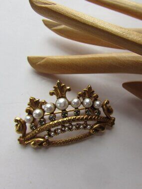 Vintage ART Crown Brooch